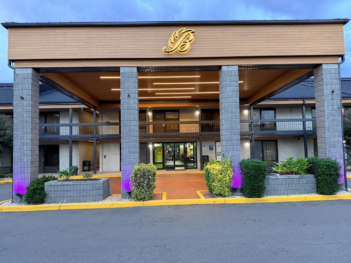 Exterior & Views 2, Brookwood Inn, Mecklenburg