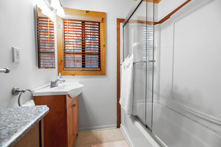 Bathroom 2, Fox Cabin, San Bernardino