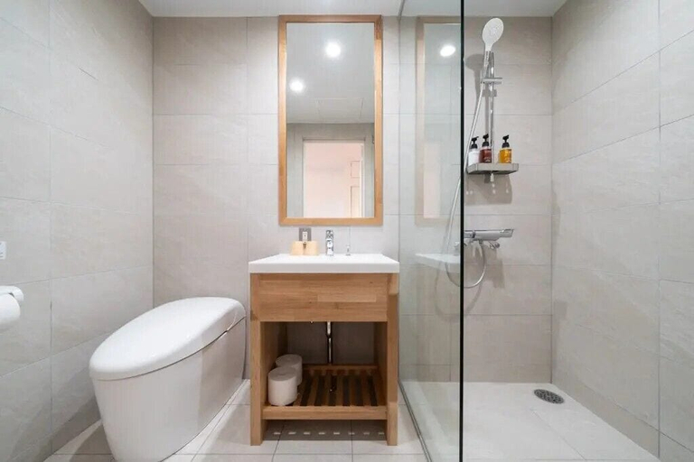 Bathroom 3, Blue Star Hotel, Otari