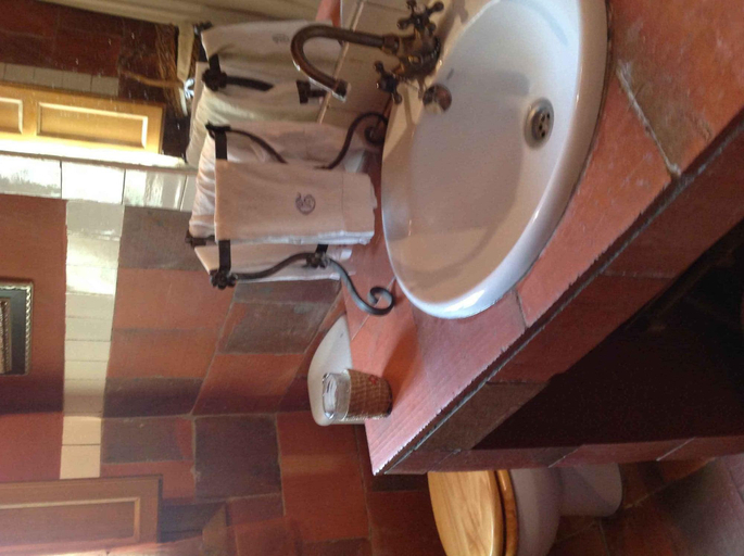 Bathroom 5, Casa Rota, Segovia