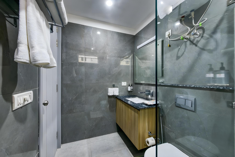 Bathroom 2, ROSASTAYS Gurugram Sec 31, Gurgaon