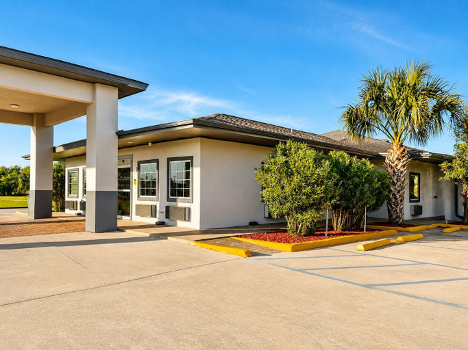Exterior & Views 2, Rodeway Inn, Frio