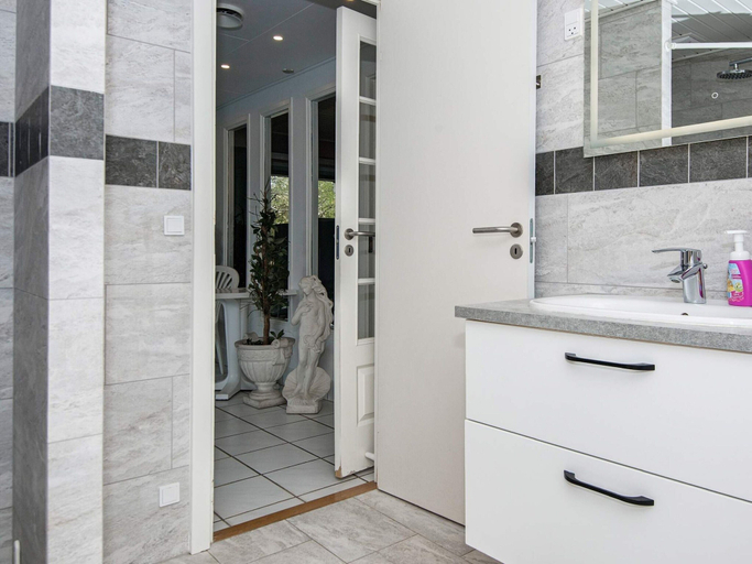 Bathroom 5, 4 Star Holiday Home in Juelsminde, Hedensted