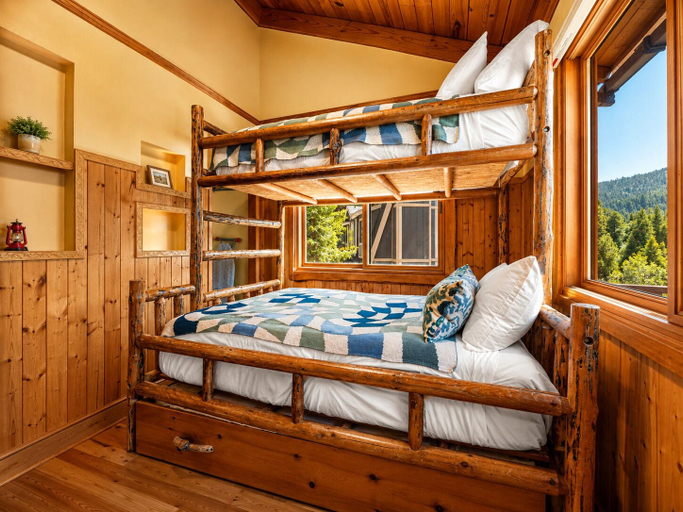 Bedroom 2, Pinecone Ridge, San Bernardino
