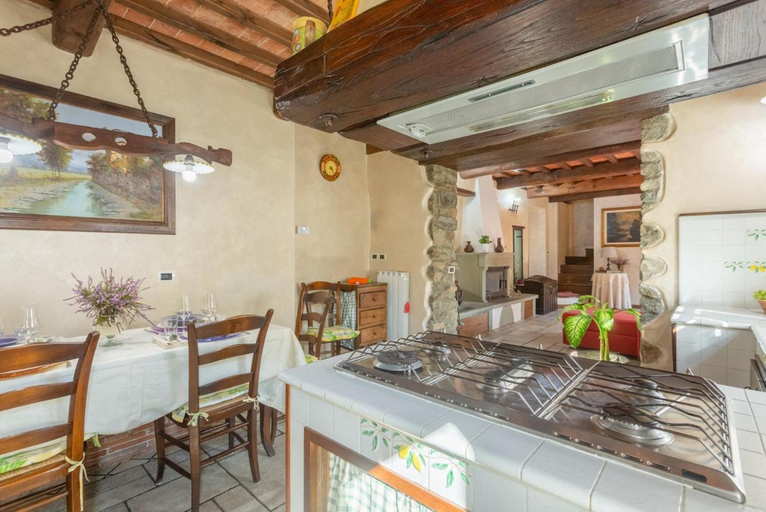 Food & Drinks 5, Villa Casale Le Selve Large Private Pool, WiFi, Lucca
