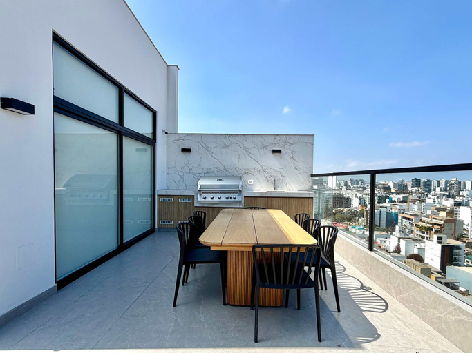 Room 4, w Upscale 3BR w Balcony in Upscale Miraflores, Lima