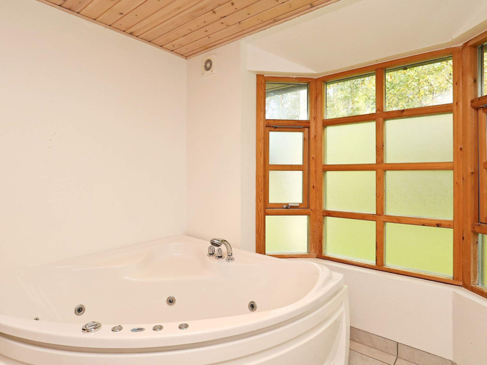 Bathroom 3, Cozy Holiday Home in Nordjylland near Sea, Læsø