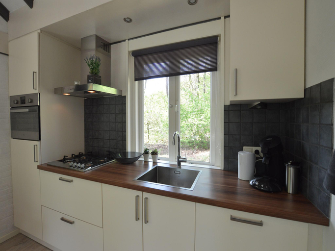 Others 4, Romantic Forest Retreat with Sauna, Weert