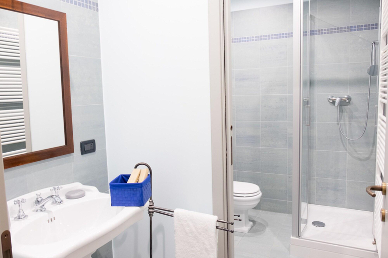 Bathroom 5, Villa Rambaudi, Cuneo