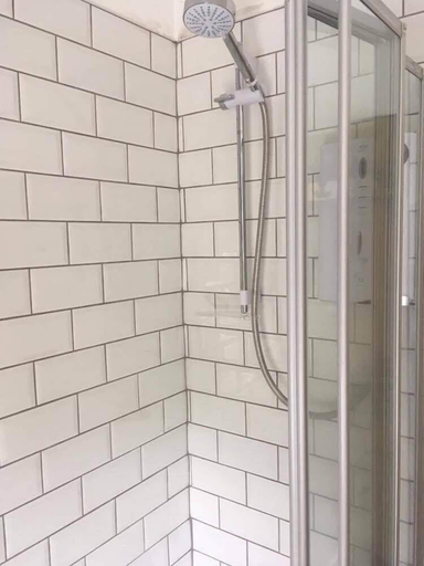 Bathroom 4, Yr Hen Siop, Conwy