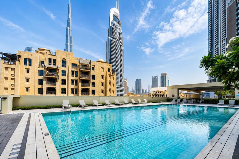Sport & Beauty 2, Burj Royale Captivating 2BR with Burj Khalifa View, Dubai