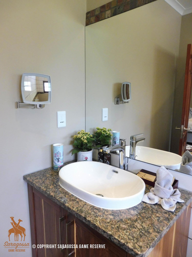 Bathroom 4, Twin Thorns Guesthouse, Nkangala