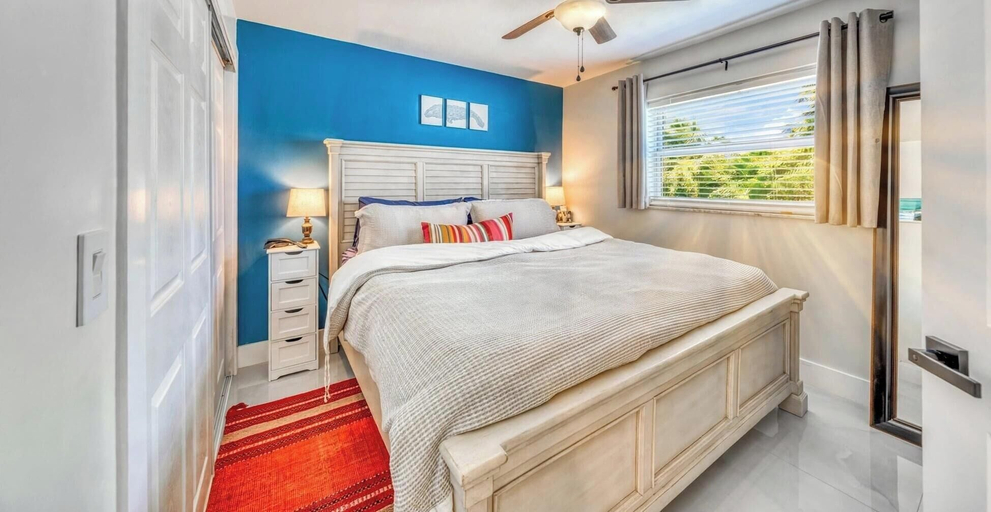Room 4, Waterfront Luxury Micro Resort Heated Salt Pool 4 Bedroom Home, Lee
