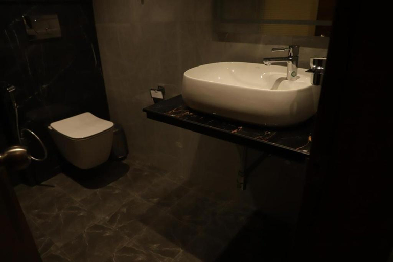 Bathroom, Hotel Emperio Grand, Lucknow