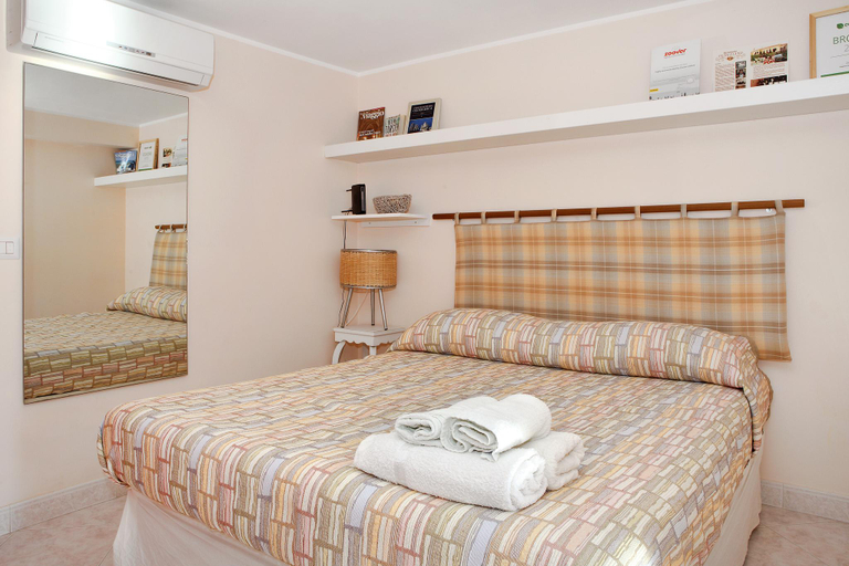 Bedroom 2, Adriana casa vacanze Apartment One bedroom, Catania
