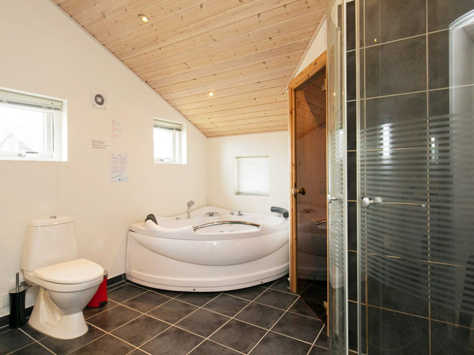 Bathroom 3, 5 Star Holiday Home in Brovst, Jammerbugt