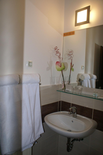 Bathroom 4, Hotel Prunk, Sežana