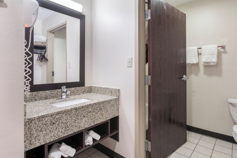 Bathroom 4, Red Roof Inn Richmond, KY, Madison