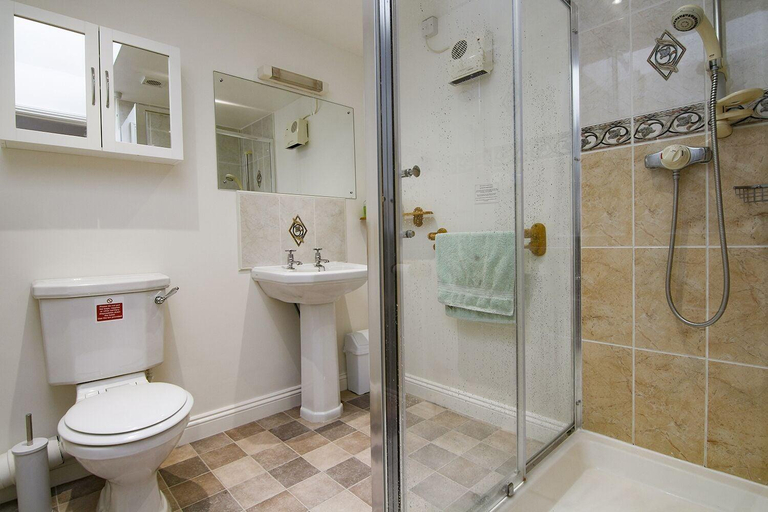 Bathroom 4, Leworthy Farmhouse, Devon