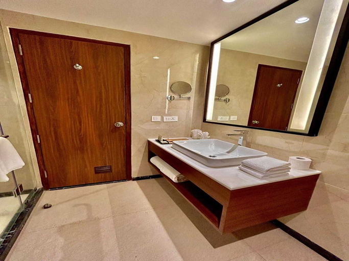 Bathroom 2, Superior Checkin Amritsar, Amritsar