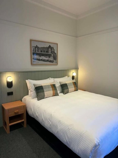 Room 3, Tourist Hotel Queanbeyan, Queanbeyan