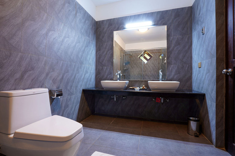 Bathroom 5, Grand Tamarind Lake , Katharagama