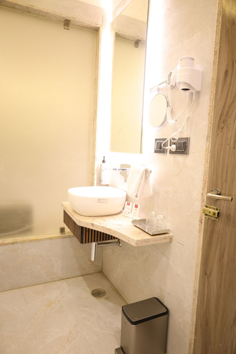 Bathroom 2, Lords Inn Sangam, Bhopal
