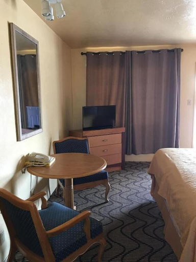 Bedroom 2, Sky Ranch Inn, Yolo
