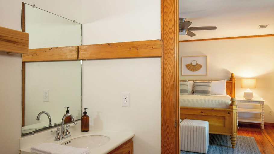 Bathroom 5, Raven By Avantstay Entertainers Dream W Pool Hot, Charleston