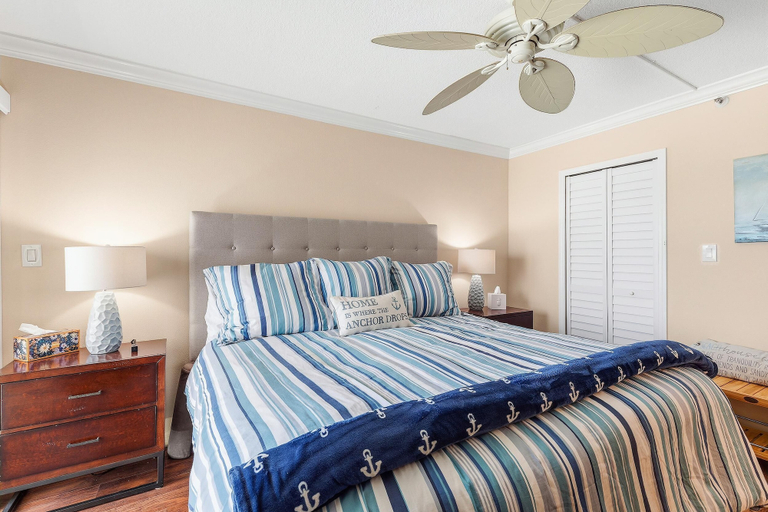 Room 3, Seascape Towers 1025, Volusia