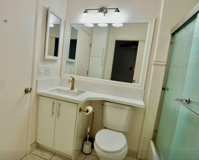 Exterior 3, Beachfront Rare Waikiki Shore Condo W/beach Access & Full Kitchen & Free Wifi, Honolulu