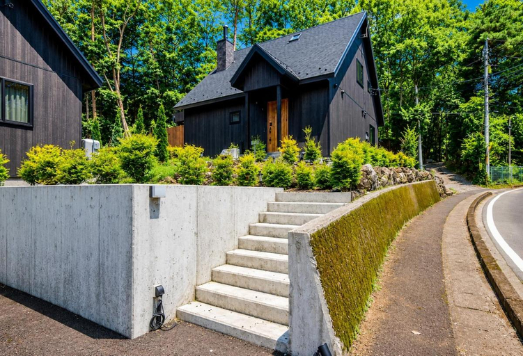 Exterior & Views