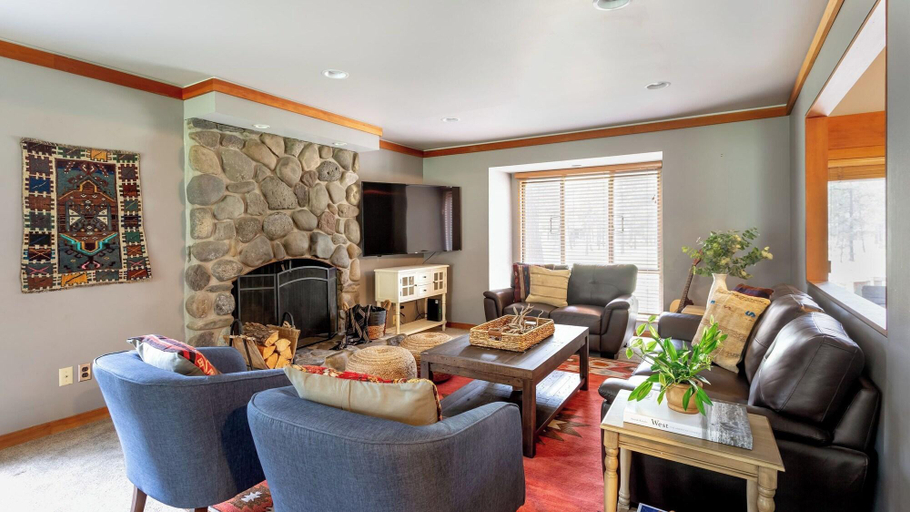 Public Area 2, Skylight By Avantstay Elevated Mountain Home W Ho, Deschutes