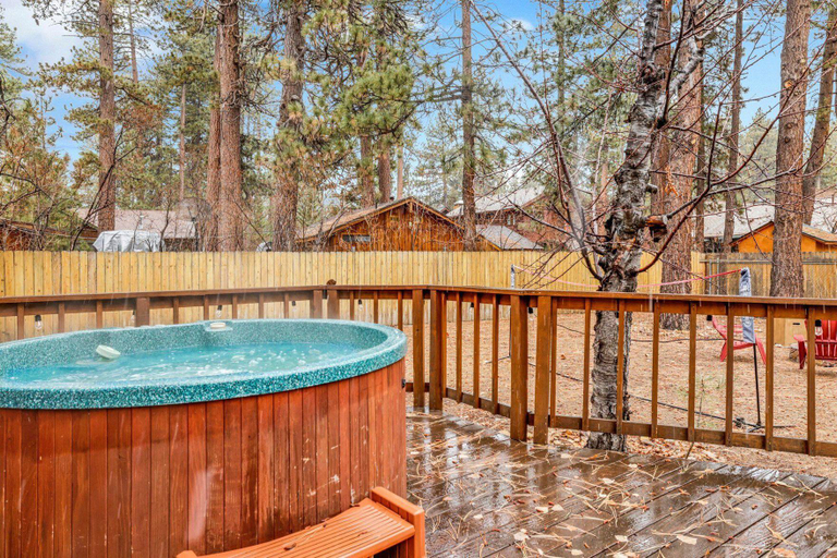 Sport & Beauty, Timber Pines Chalet #2417, San Bernardino