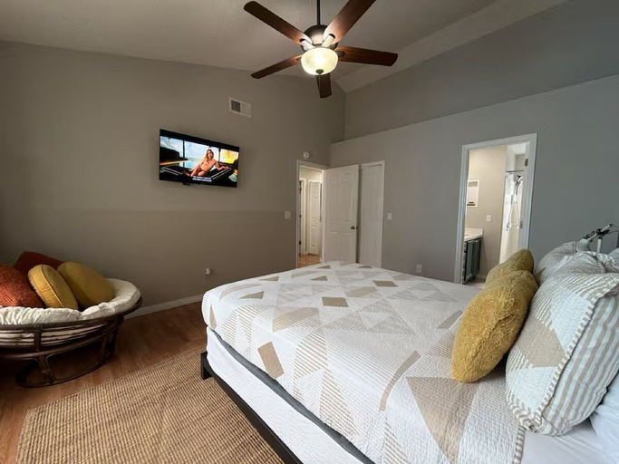Room 2, Lyrios Vacation Rentals - The Villas, Osceola