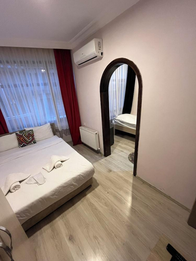 Bedroom 3, moonlight (AY IŞIĞI ), Merkez