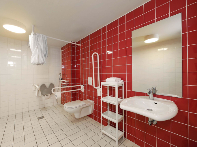 Bathroom 5, B&B Hotel Berlin-Alexanderplatz, Berlin