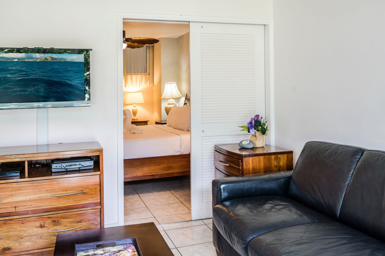 Exterior 5, Beachfront Rare Waikiki Shore Condo W/beach Access & Full Kitchen & Free Wifi, Honolulu