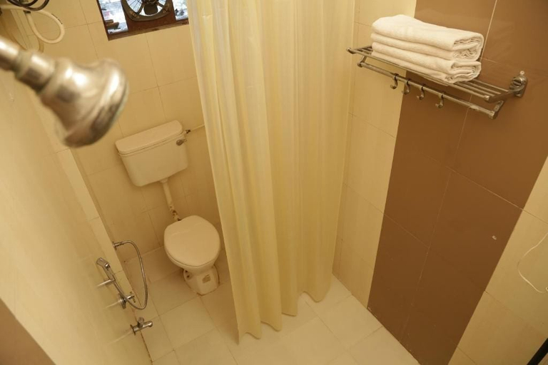 Bathroom 4, Hotel Meenakshi Udaipur, Udaipur