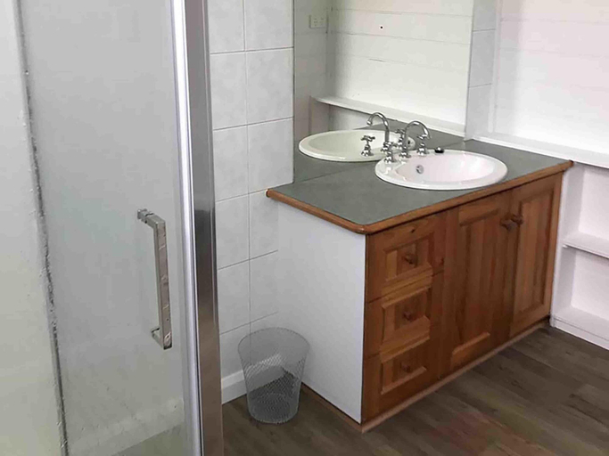 Bathroom 4, Derby Digs Cottage, Dorset