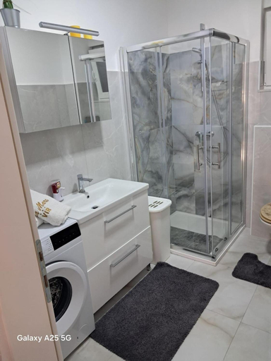 Bathroom 3, Villa Mare Apartments, Vir