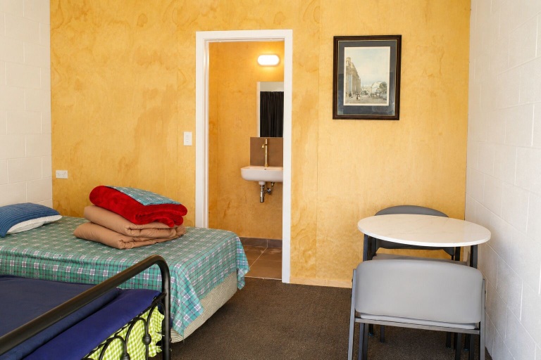 Room 4, Ata Studios at Sundale Holiday Park, Queenstown-Lakes