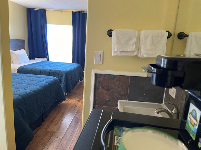Bedroom 3, The Port-O-Call Inn & Suites, Nanaimo