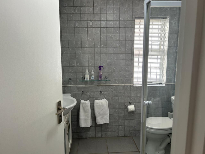 Bathroom 5, Lemon Tree Cottage, Cape Winelands