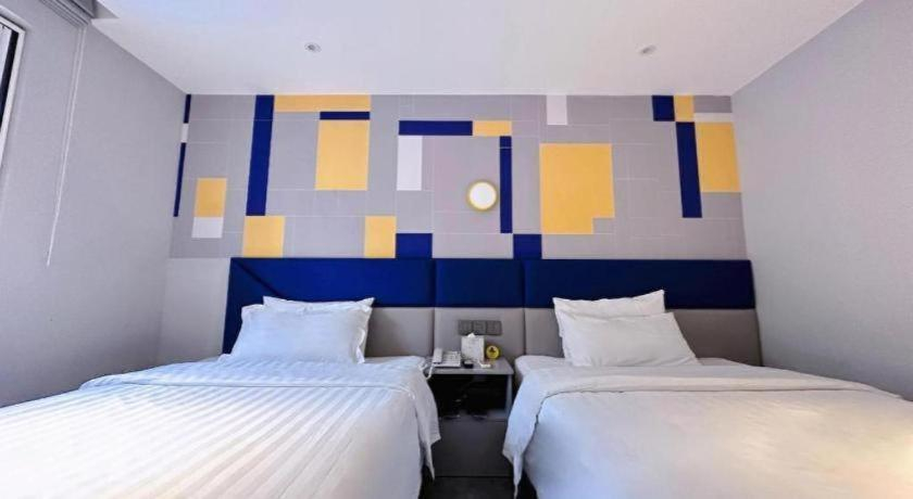 Bedroom 2, 7 Days Inn Kunming Railway Station Joy City, Kunming