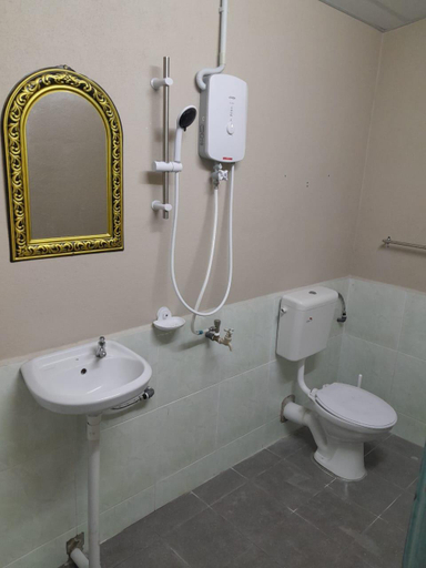 Bathroom 4, Tony's Guesthouse, Pulau Penang
