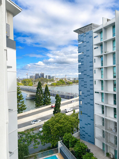View from property, River Glimpse 2BR Walk to CBD & Parking, Brisbane