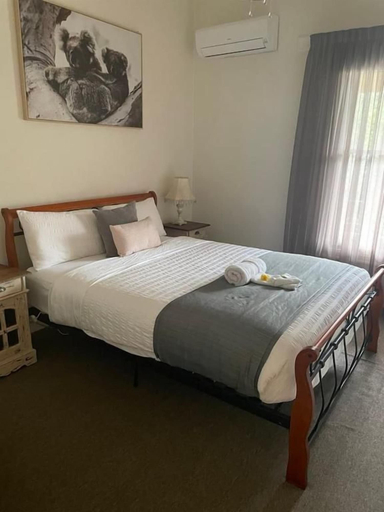 Bedroom 2, Yea Motel, Murrindindi - West