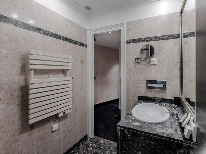 Bathroom 4, Hotiday Room Collection - Paris Arc de Triomphe, Paris