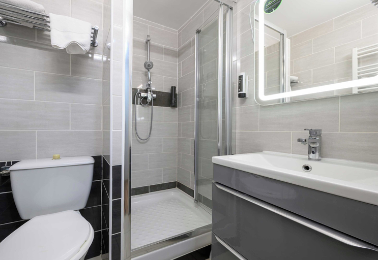 Bathroom 4, B&B HOTEL BOLLENE, Vaucluse